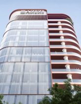 اِمرالدعزیزی از شرکت عزیزی در منطقه دبی هلث کر سیتی